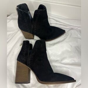 Vince Camuto VC-GENEDY Black Suede Ankle Boots 👢 Sz 8.5M